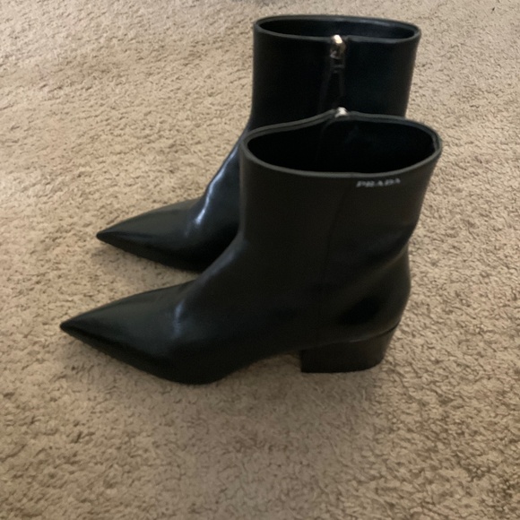 PRADA Stivali Black Leather Pointed Toe Ankle Boot, 55mm - Picture 7 of 9